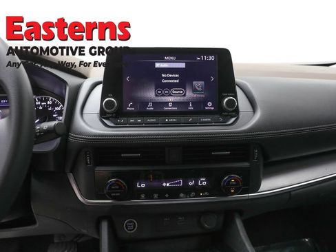 Used 2023 Nissan Rogue SV AWD/4WD image 11