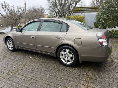 Used 2005 Nissan Altima 2.5 S w/ (S02) Side Airbags Pkg image 2