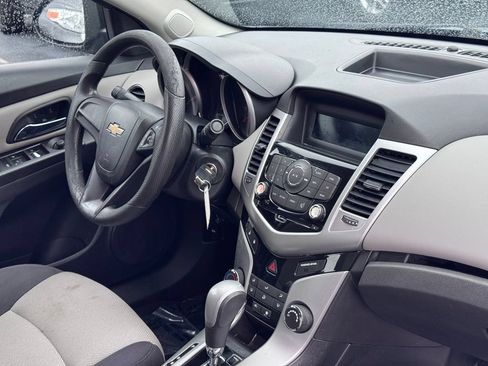 Used 2013 Chevrolet Cruze LS FWD image 5