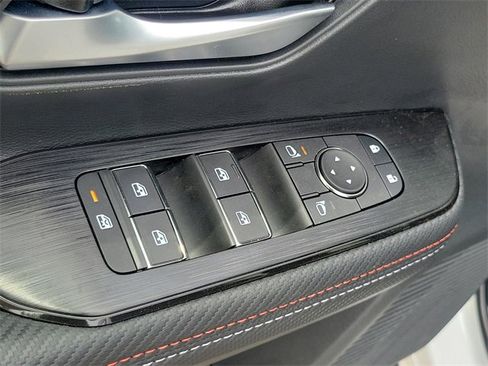 New 2025 Nissan Kicks SR w/ SR Premium Package image 19