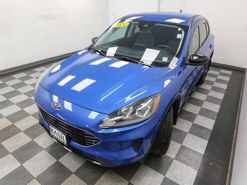Used 2021 Ford Escape SE w/ SE Sport Appearance Package AWD/4WD image 6