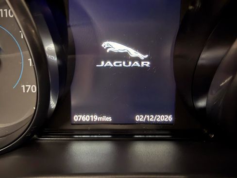 Used 2019 Jaguar F-PACE Prestige image 22