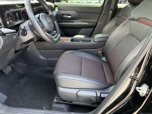 Used 2025 Nissan Kicks SR FWD image 29