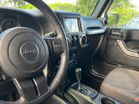 Used 2018 Jeep Wrangler Unlimited Sahara AWD/4WD image 19