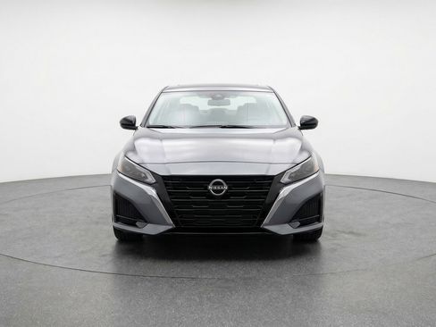 Used 2025 Nissan Altima 2.5 SV FWD image 2