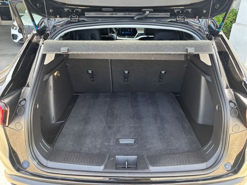 Used 2025 Chevrolet Trax LT w/ LT Convenience Package image 31