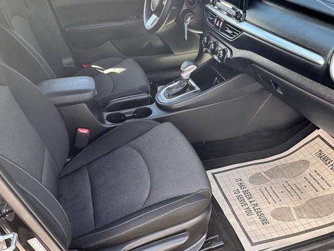 Used 2022 Kia Forte LXS image 11