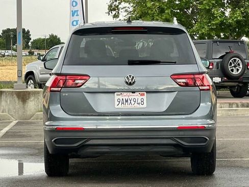 Certified 2022 Volkswagen Tiguan SE image 5