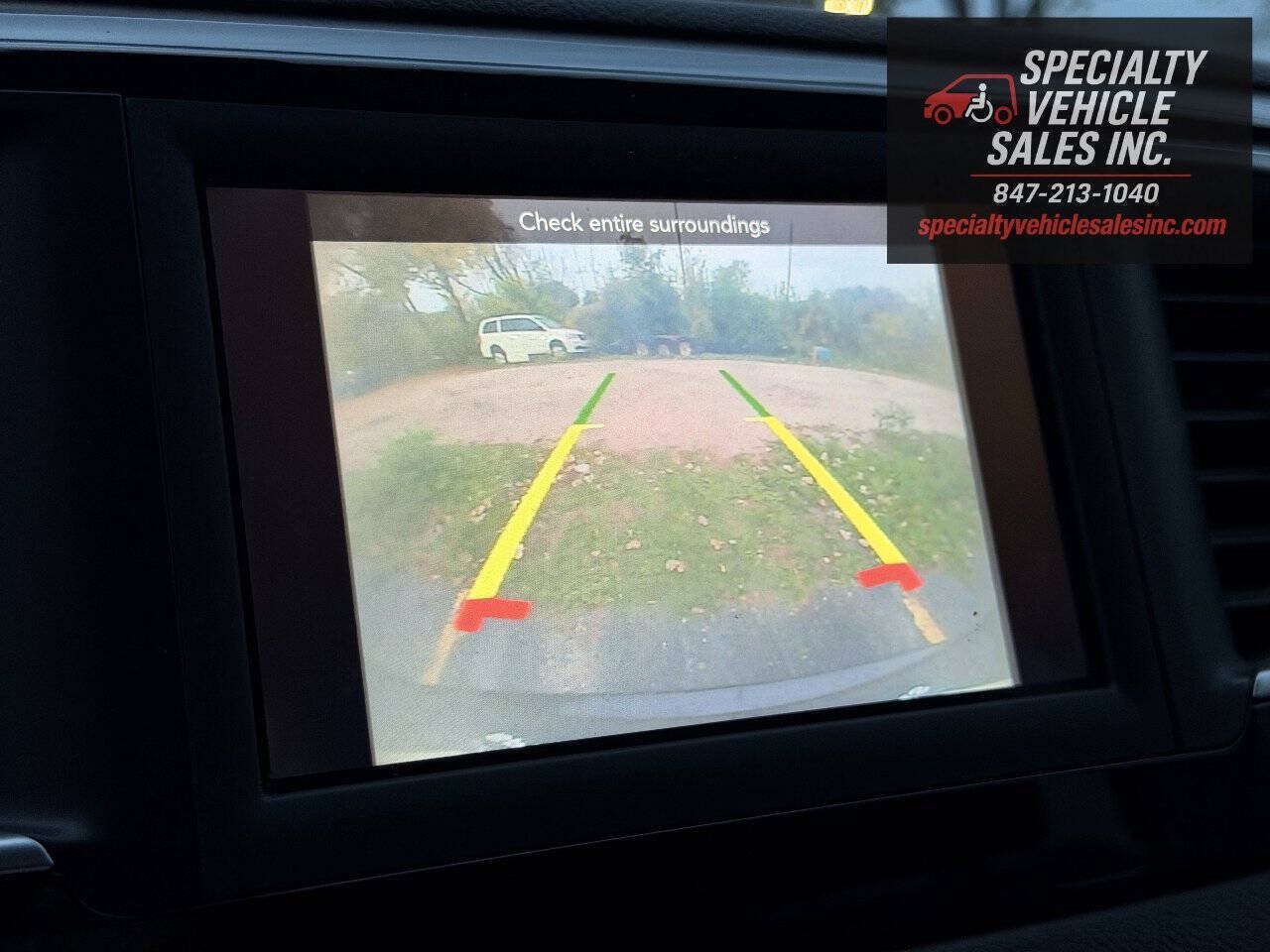 Used 2018 Chrysler Pacifica Touring-L FWD image 37