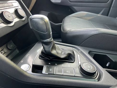 Used 2018 Volkswagen Tiguan SEL AWD/4WD image 27