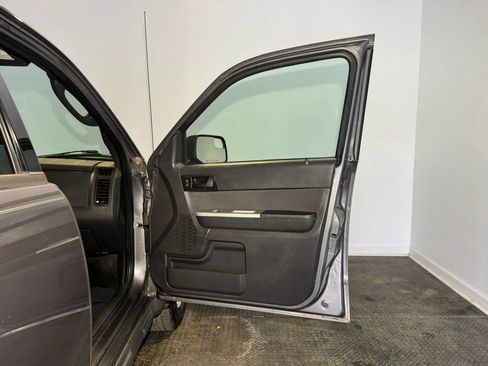 Used 2011 Ford Escape XLT FWD image 19