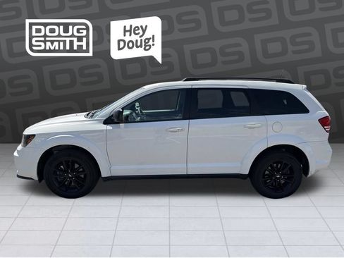 Used 2020 Dodge Journey SE w/ Blacktop Package FWD image 2