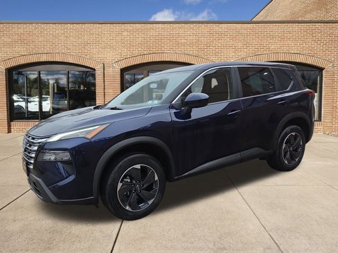 Used 2025 Nissan Rogue SV image 8