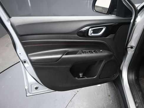 Used 2025 Jeep Compass Trailhawk AWD/4WD image 14