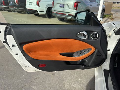 Used 2016 Nissan 370Z Touring image 10