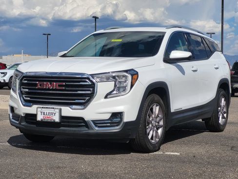 Used 2024 GMC Terrain SLT AWD/4WD image 4