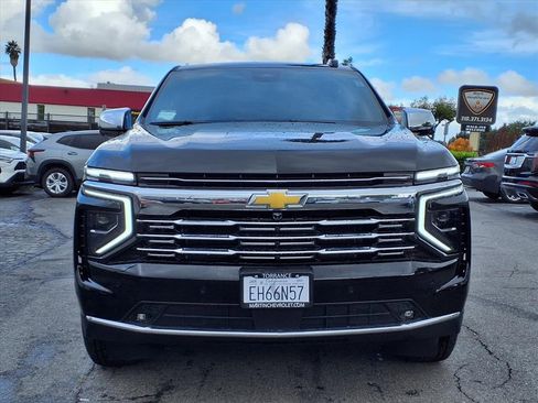 Used 2025 Chevrolet Suburban Premier image 2