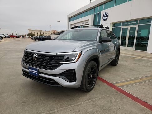 New 2026 Volkswagen Atlas Cross Sport SEL R-Line image 3