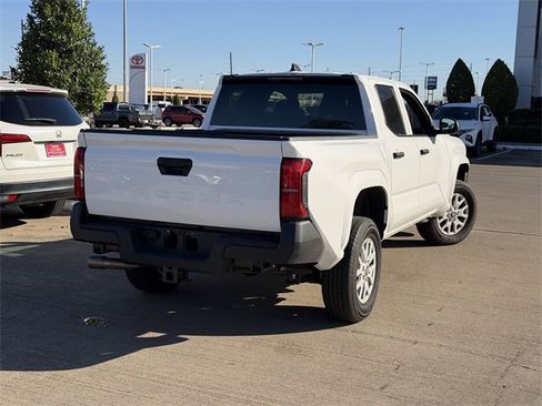 Used 2025 Toyota Tacoma SR image 5
