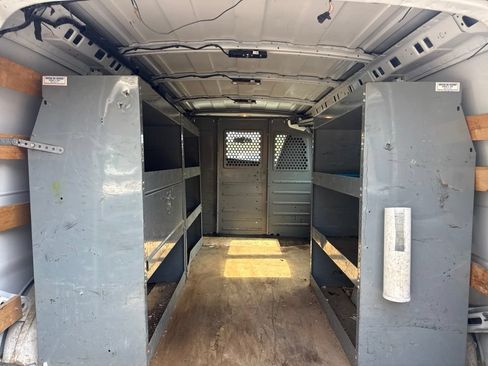 Used 2017 GMC Savana 2500 RWD image 12