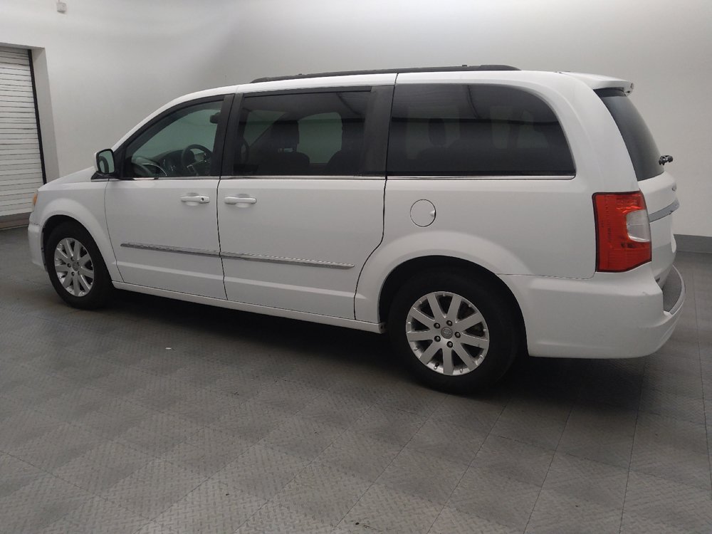 Used 2016 Chrysler Town & Country Touring FWD image 3