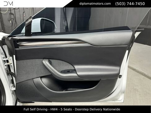 Used 2024 Tesla Model S image 25