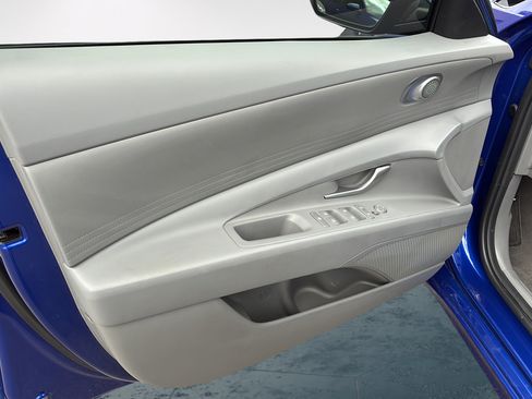 Certified 2025 Hyundai Elantra SE FWD image 10