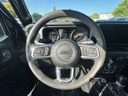 Used 2024 Jeep Wrangler Unlimited Sahara AWD/4WD image 15