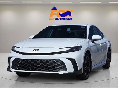 New 2026 Toyota Camry SE image 1