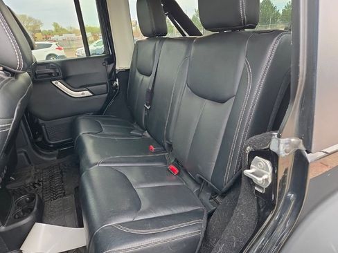Used 2016 Jeep Wrangler Unlimited Rubicon w/ Connectivity Group AWD/4WD image 15