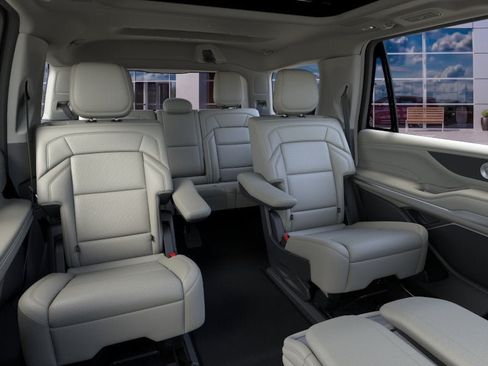 New 2026 Lincoln Navigator Reserve AWD/4WD image 11