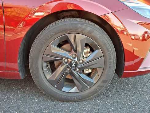 Used 2023 Hyundai Elantra SEL w/ Cargo Package image 4