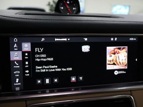 Used 2020 Porsche Panamera image 35