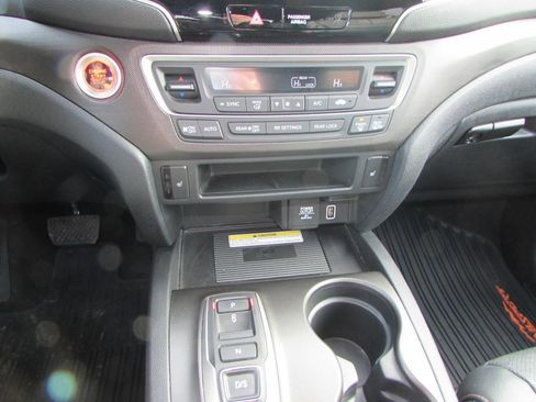 Used 2022 Honda Pilot TrailSport image 29