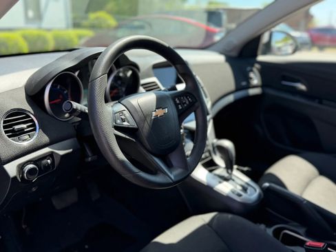 Used 2016 Chevrolet Cruze LT image 12