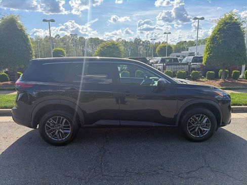 Used 2024 Nissan Rogue S image 5