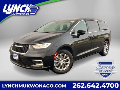 New 2026 Chrysler Pacifica Select