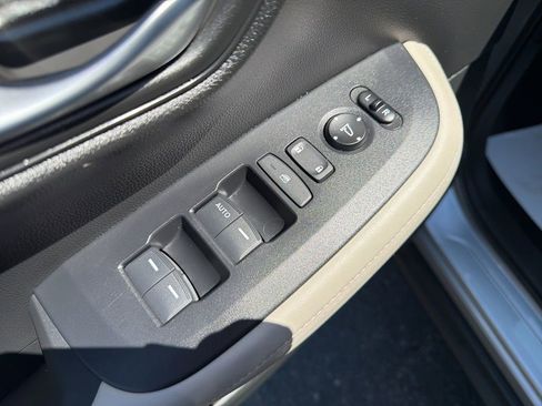 Used 2024 Honda HR-V LX image 11