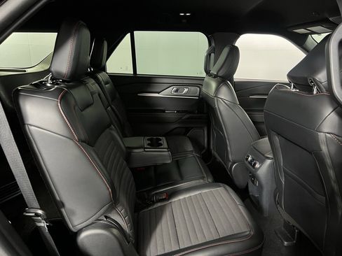 Used 2025 Ford Explorer ST-Line w/ ST-Line Street Pack image 33