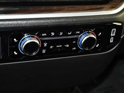 Used 2025 GMC Sierra 1500 SLT image 31