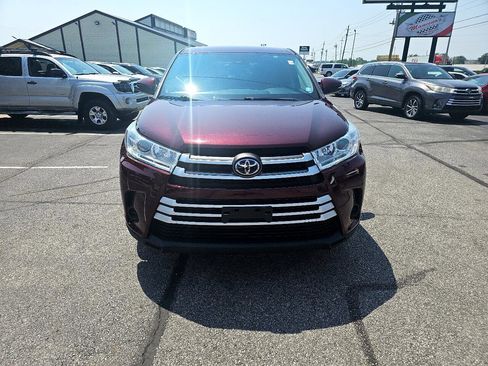 Used 2019 Toyota Highlander LE image 3