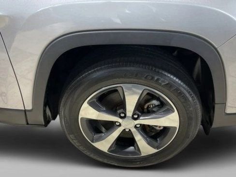 Used 2019 Jeep Cherokee Limited image 20