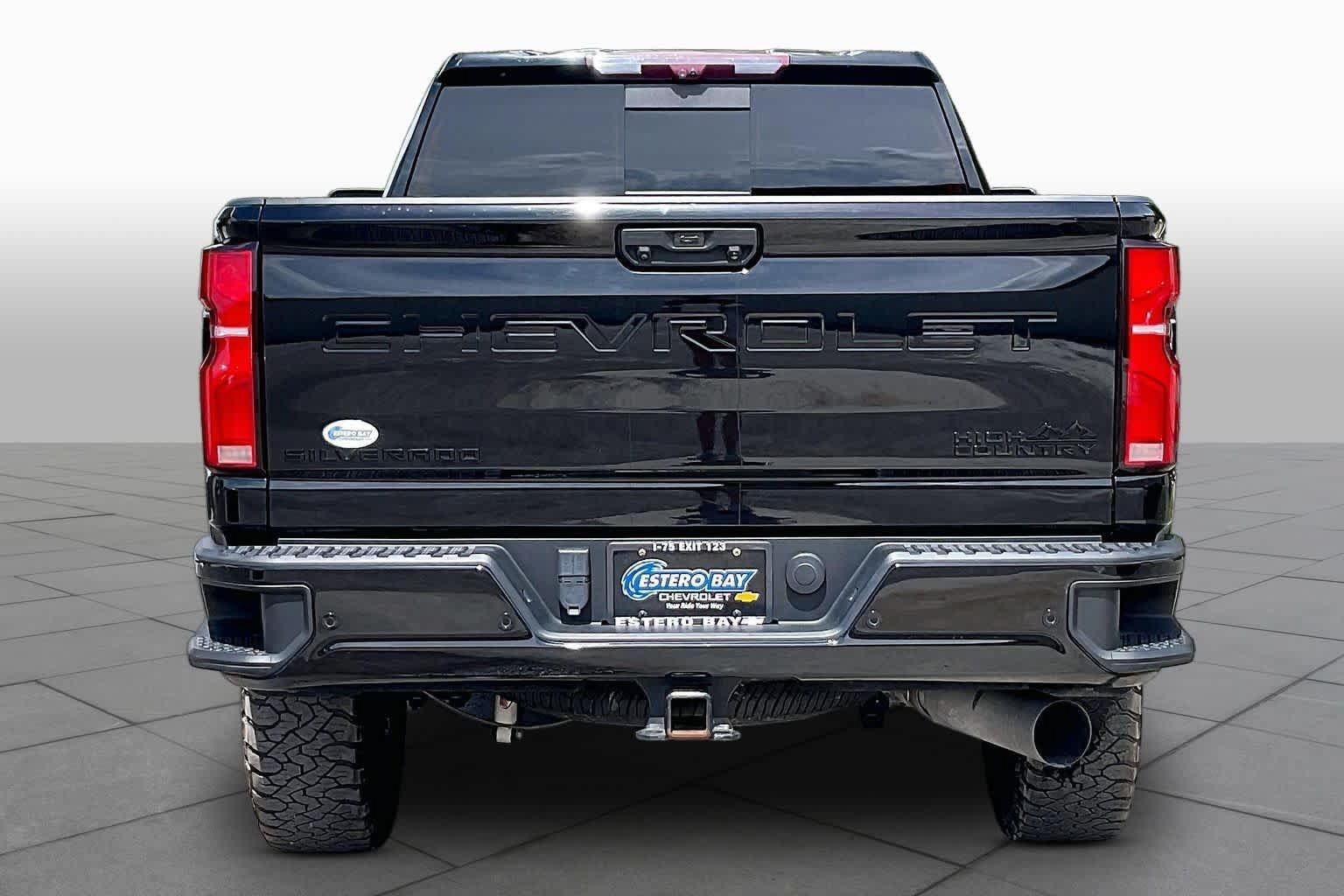 Used 2024 Chevrolet Silverado 2500 High Country w/ High Country Premium Package AWD/4WD image 5