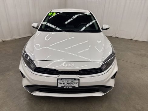 Used 2023 Kia Forte LXS w/ LXS Technology Package image 2