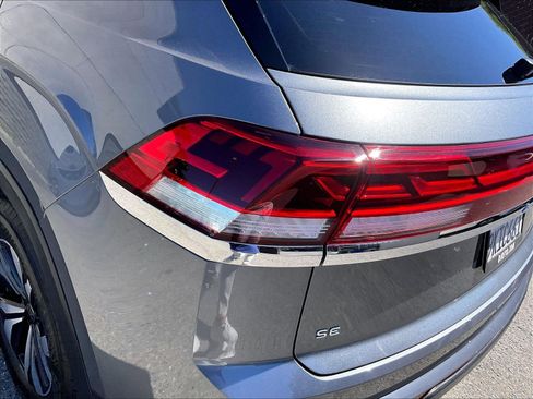 Certified 2024 Volkswagen Atlas Cross Sport SE FWD image 28