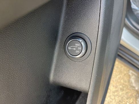 Used 2023 Chevrolet Traverse LT image 24