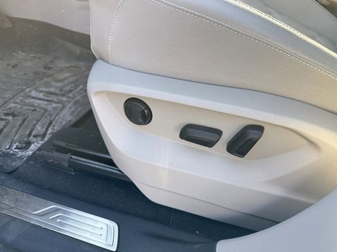 Used 2025 Volkswagen Atlas SE image 7