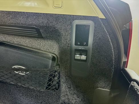 Used 2025 Land Rover Range Rover SE AWD/4WD image 26