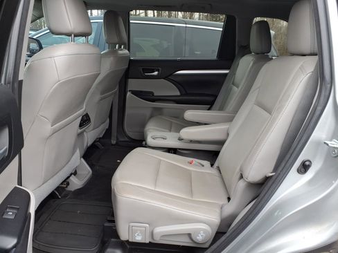 Used 2017 Toyota Highlander XLE image 11