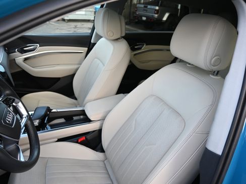 Used 2019 Audi e-tron Premium Plus image 32